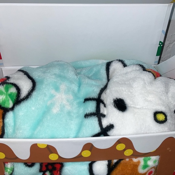 Hello Kitty Gingerbread Throw blanket gift box - Picture 2 of 4